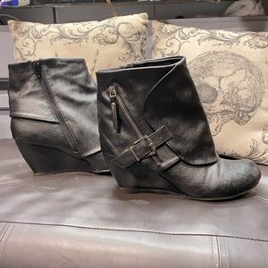Blowfish Malibu Black Bilocate Boots size 9